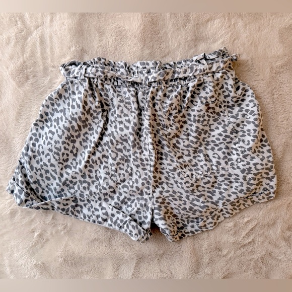 2/$20 ✨Aerie Glacier Gray Paperbag Tie Short Leopard Print Size M - Picture 5 of 7